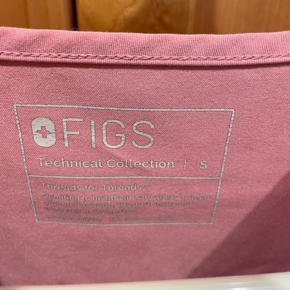 Chalk pink Figs scrub set - Picture 2 of 6